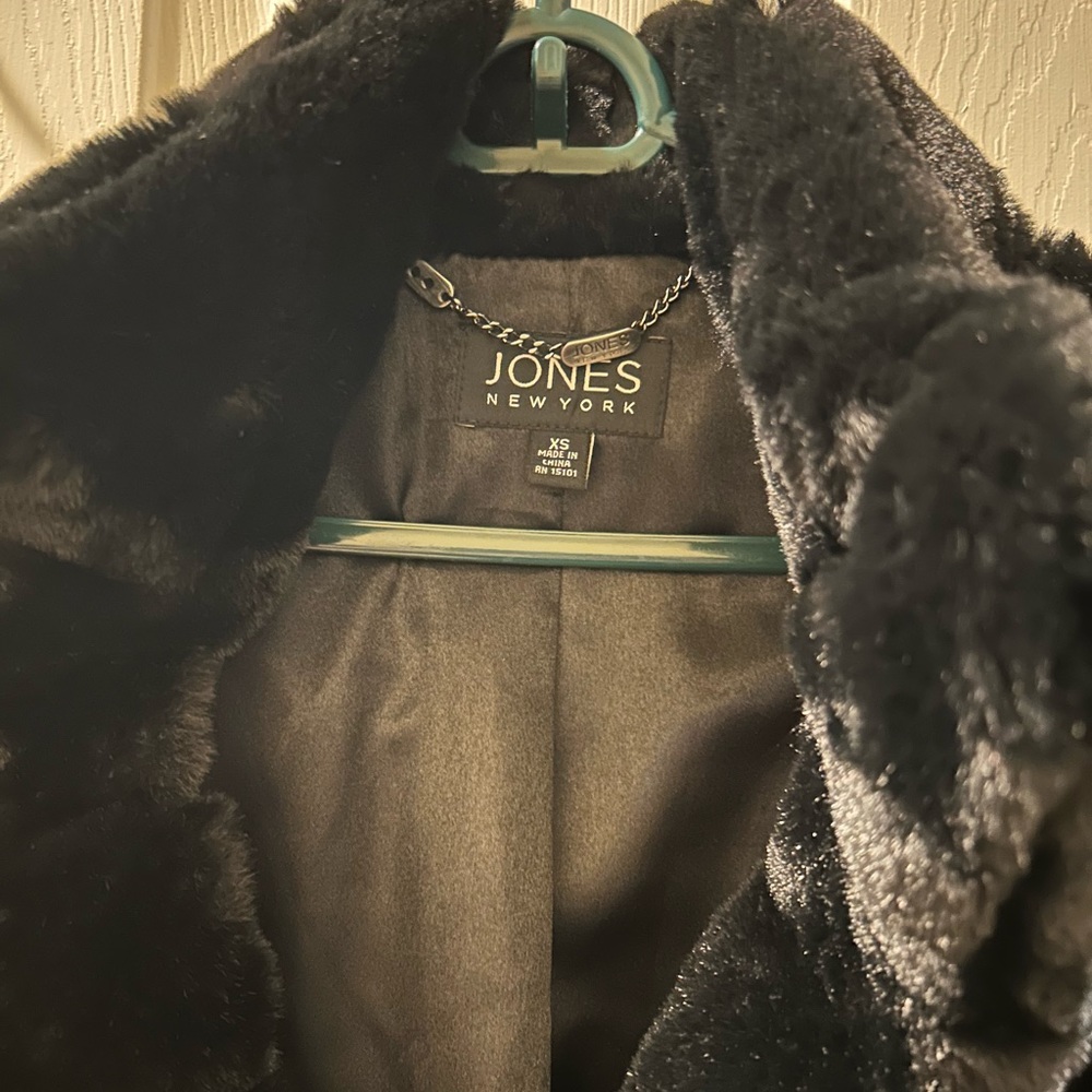 Jones New York faux fur coat in Xs